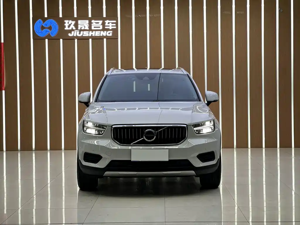 Volvo XC40 2020 — фото 2