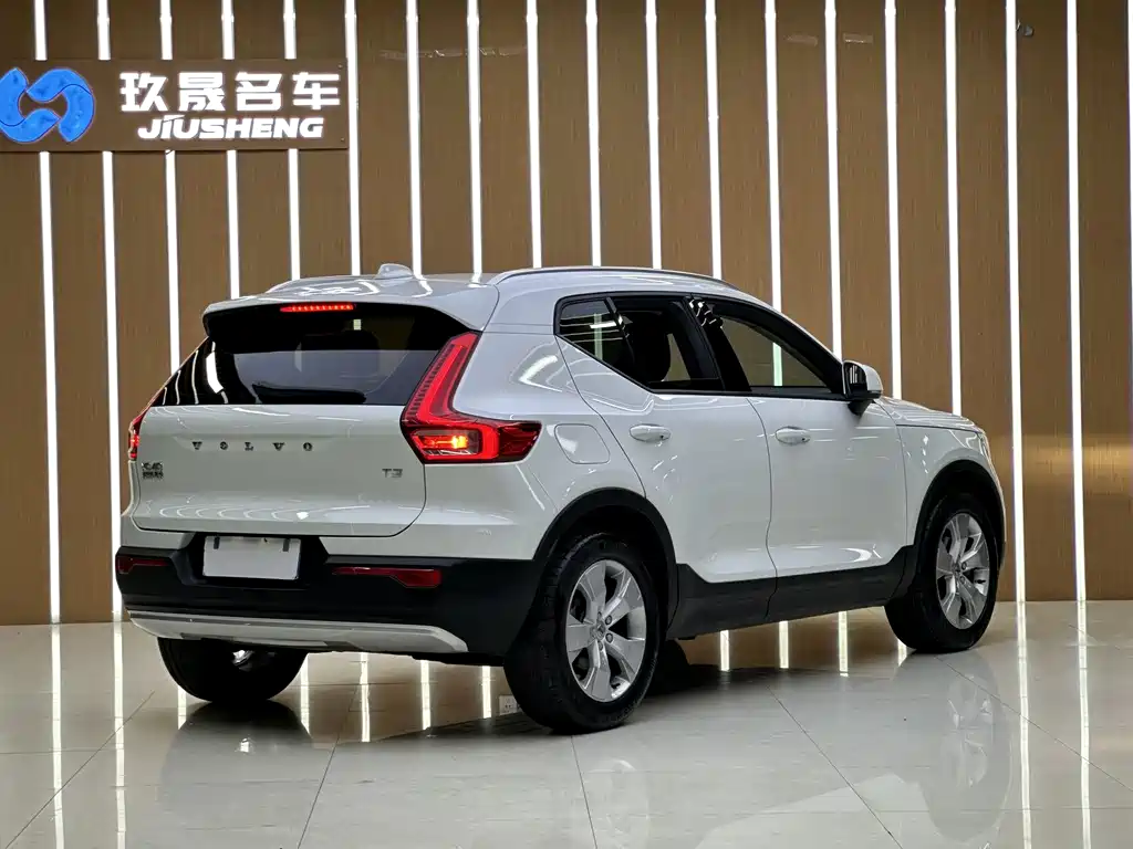 Volvo XC40 2020 — фото 19