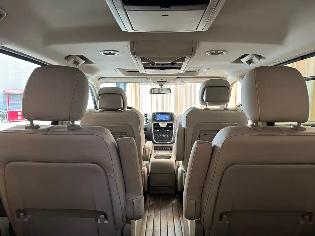 Chrysler Grand Voyager 2014 — фото 13