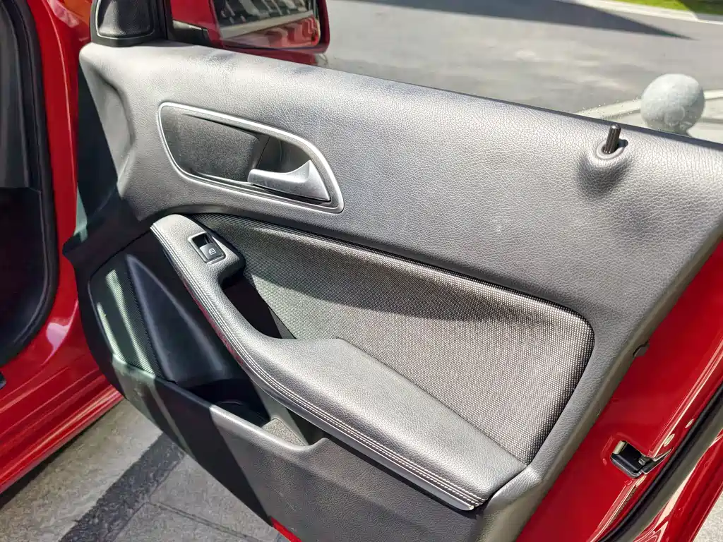 Mercedes-Benz A-Class 2017 — фото 14