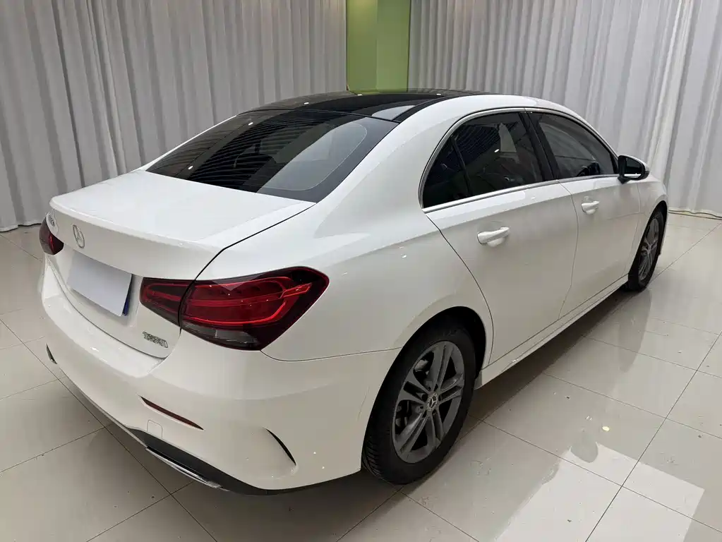 Mercedes-Benz A-Class 2022 — фото 13
