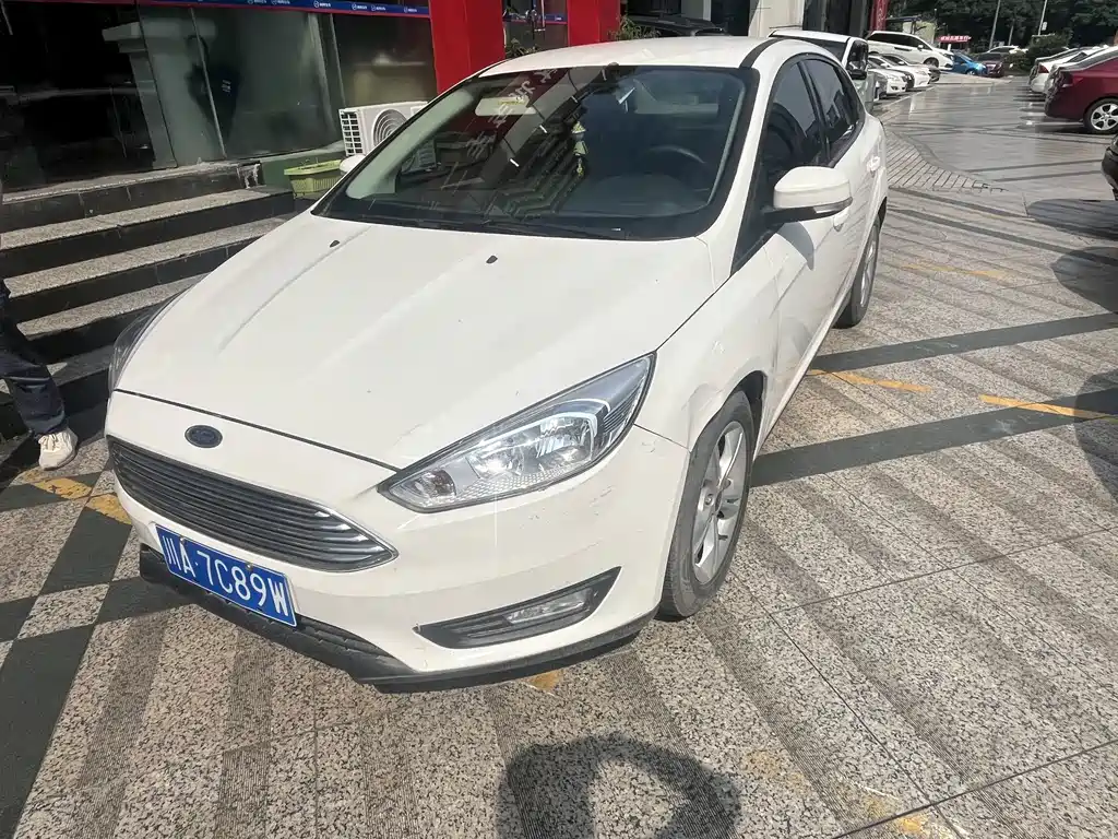 Ford Focus 2015 — фото 1