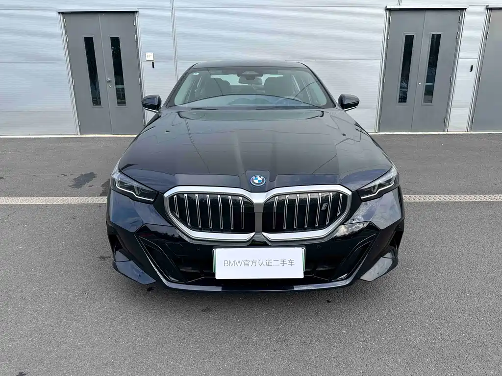 BMW i5 2025 — фото 1