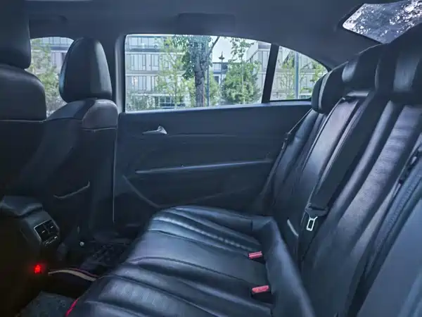 Peugeot 408 2016
