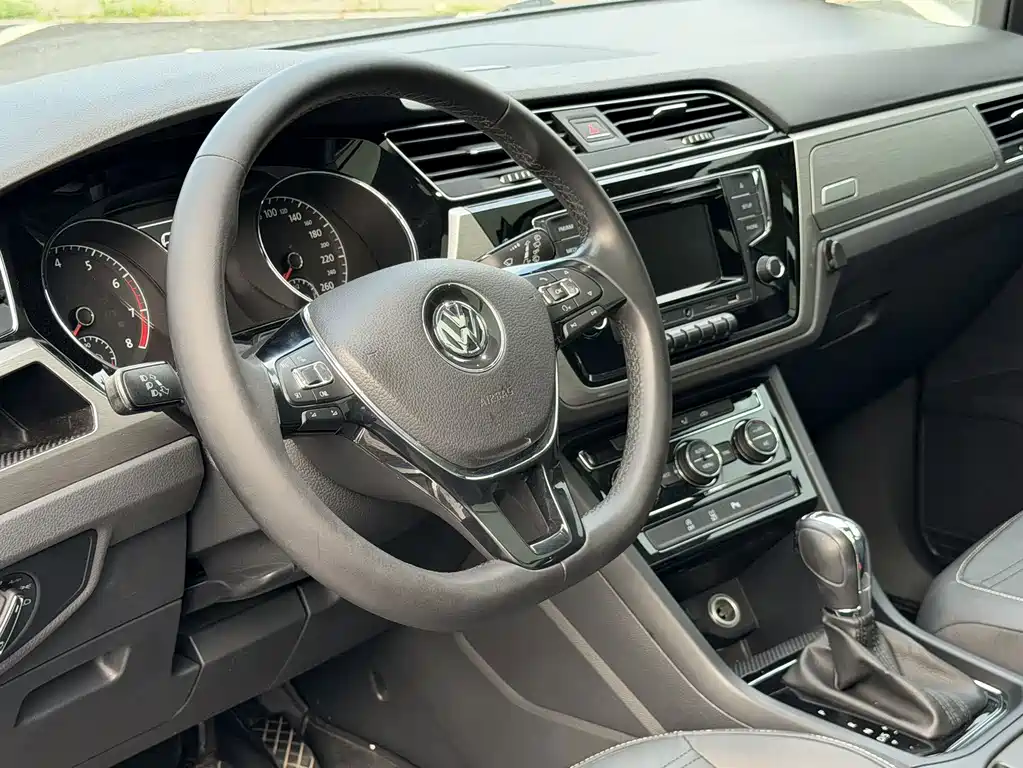Volkswagen Touran 2017 — фото 9