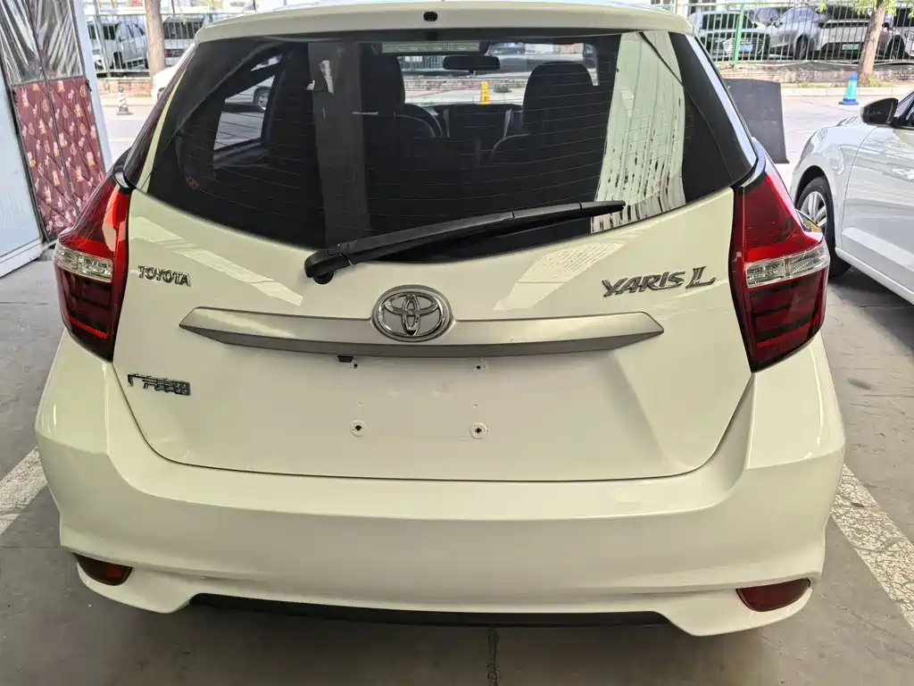 Toyota Yaris L 2017 — фото 3