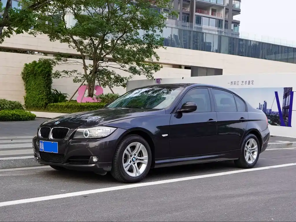BMW 3 Series 2011 — фото 1