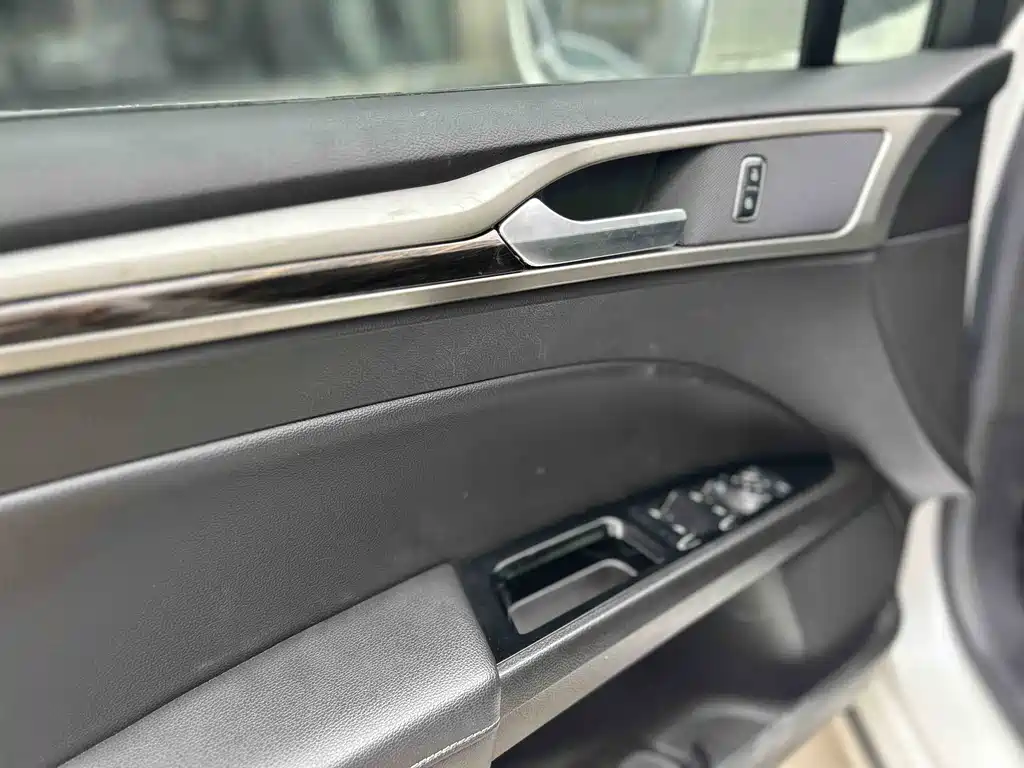 Ford Mondeo 2015 — фото 10