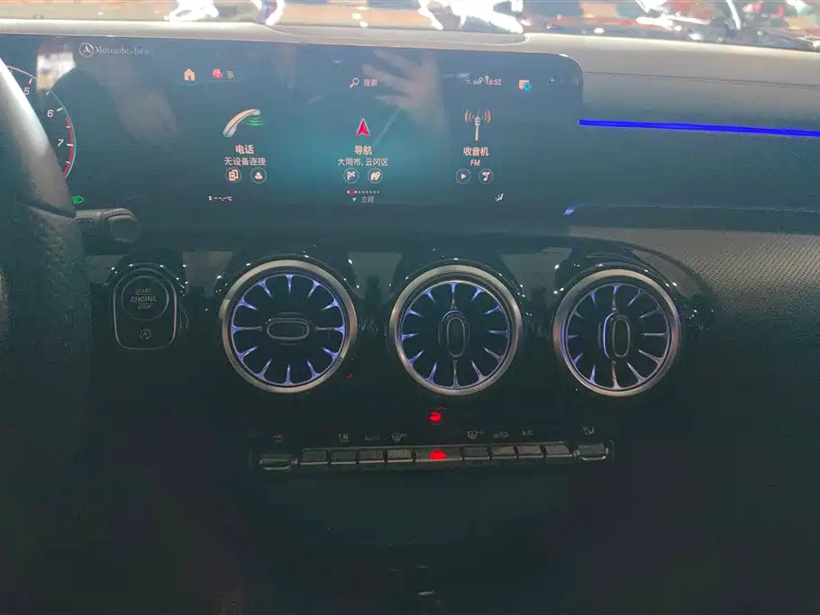 Mercedes-Benz A-Class 2022 — фото 13
