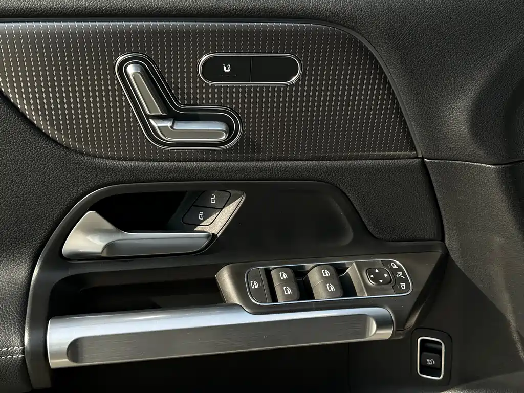 Mercedes-Benz GLB 2023 — фото 6