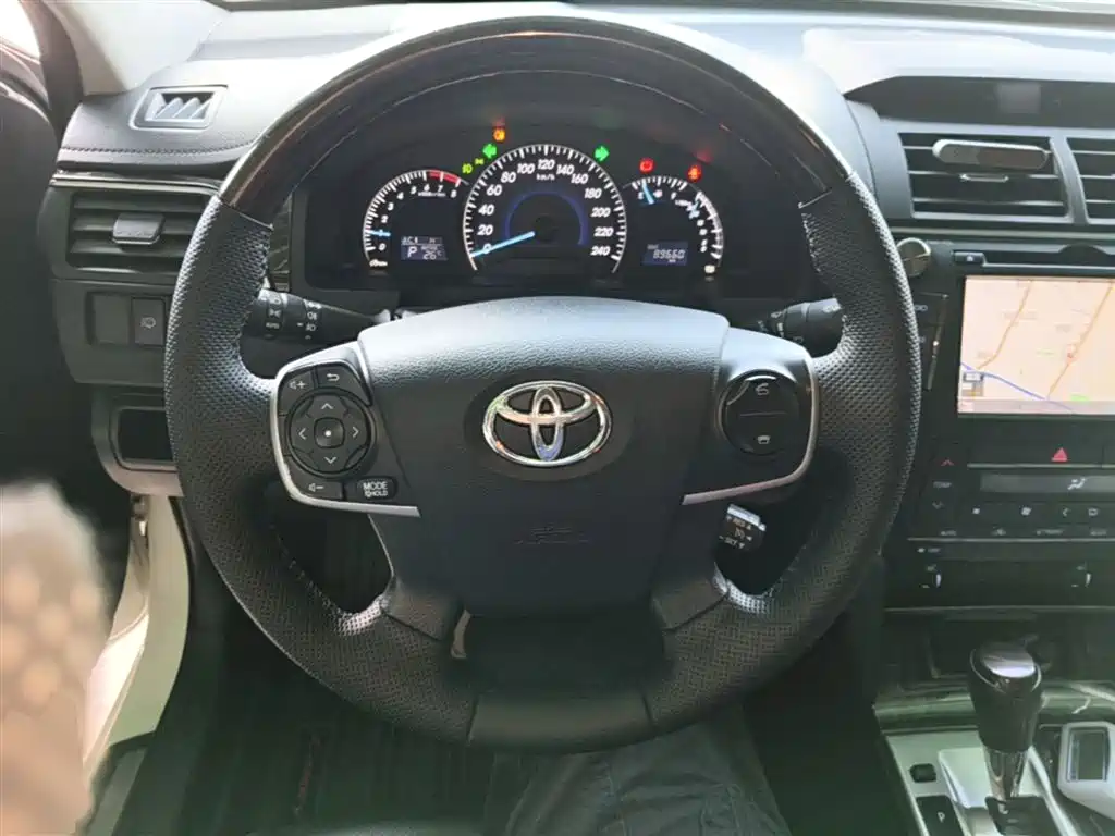 Toyota Camry 2016 — фото 11