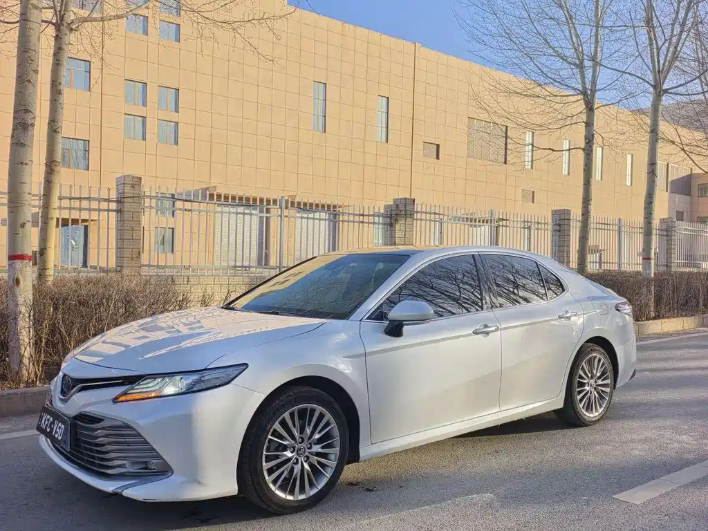 Toyota Camry 2020 — фото 1