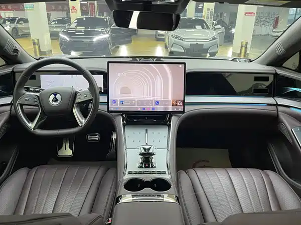 Denza Z9GT 2025