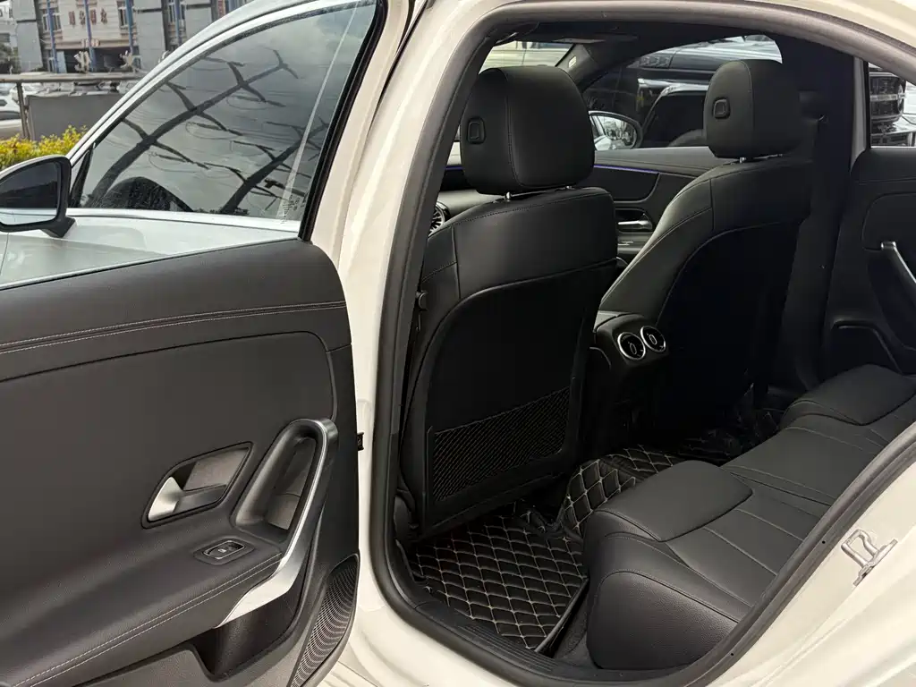 Mercedes-Benz A-Class 2022 — фото 12
