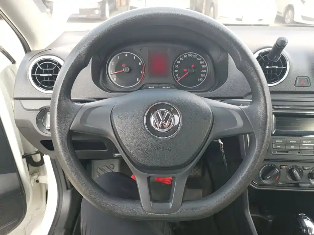 Volkswagen Jetta 2017 — фото 11