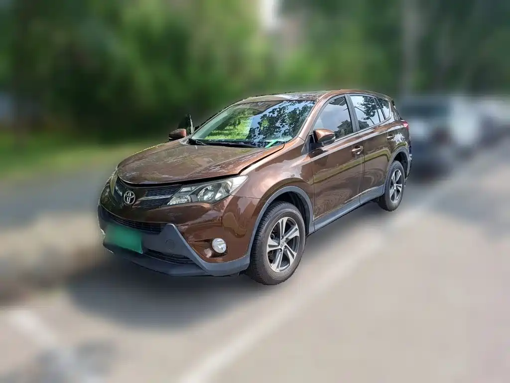 Toyota RAV4 2015 — фото 1
