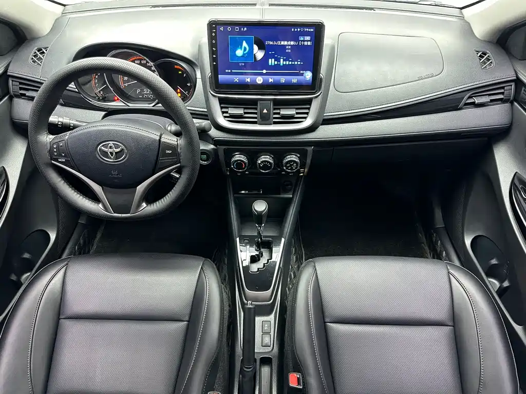 Toyota Yaris L 2023 — фото 9
