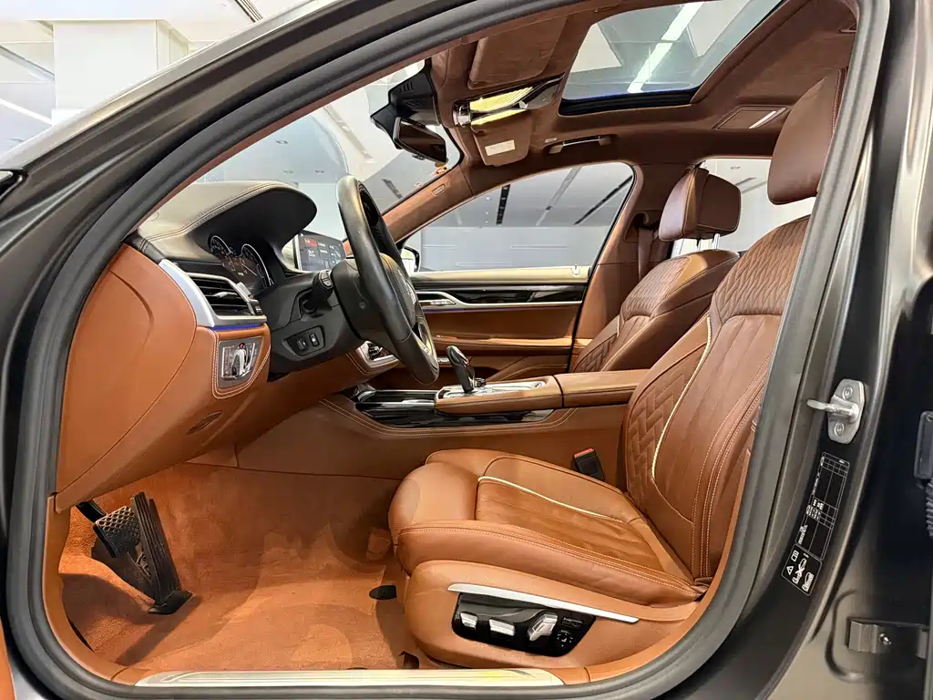 BMW 7 Series 2017 — фото 6