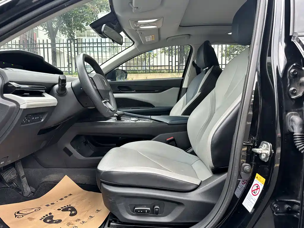 Changan UNI-V Smart Electric Idd 2023 — фото 9