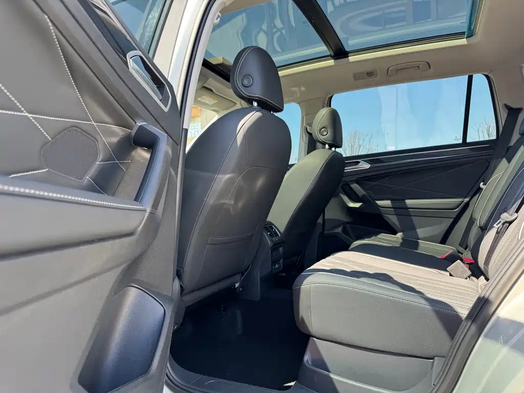 Volkswagen Tiguan L 2023 — фото 11