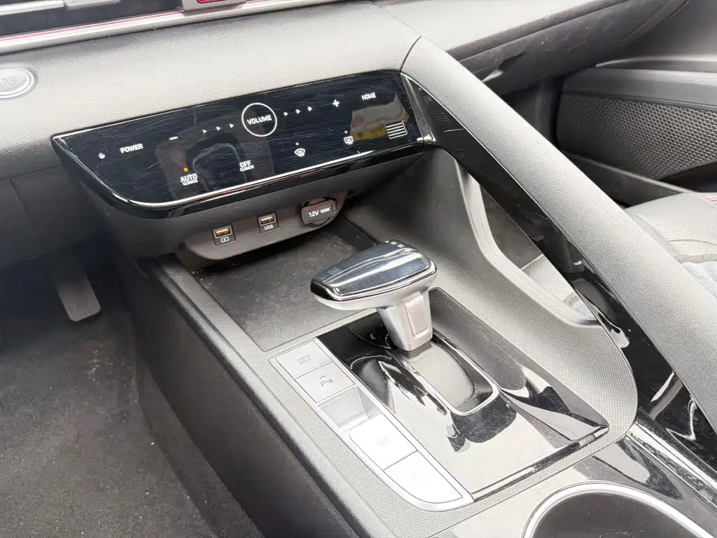 Hyundai Elantra 2023 — фото 15