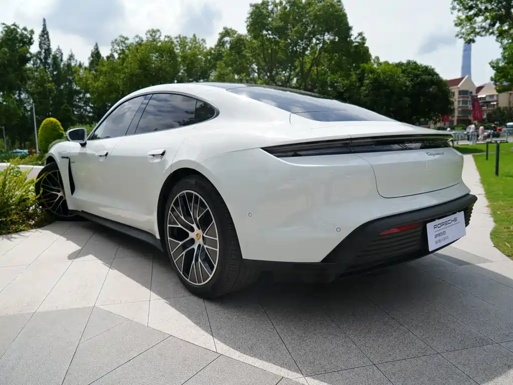 Porsche Taycan 2025 — фото 17
