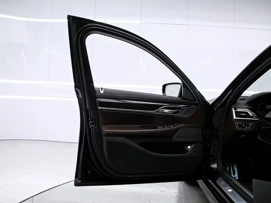 BMW 7 Series 2020 — фото 11