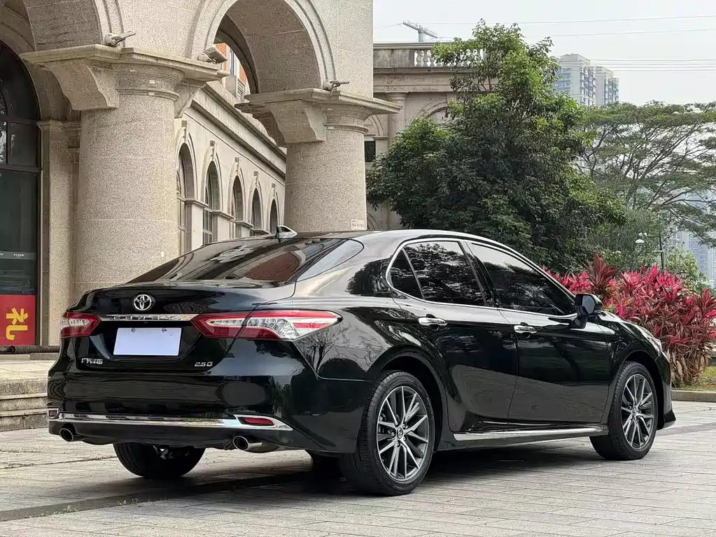 Toyota Camry 2024 — фото 4