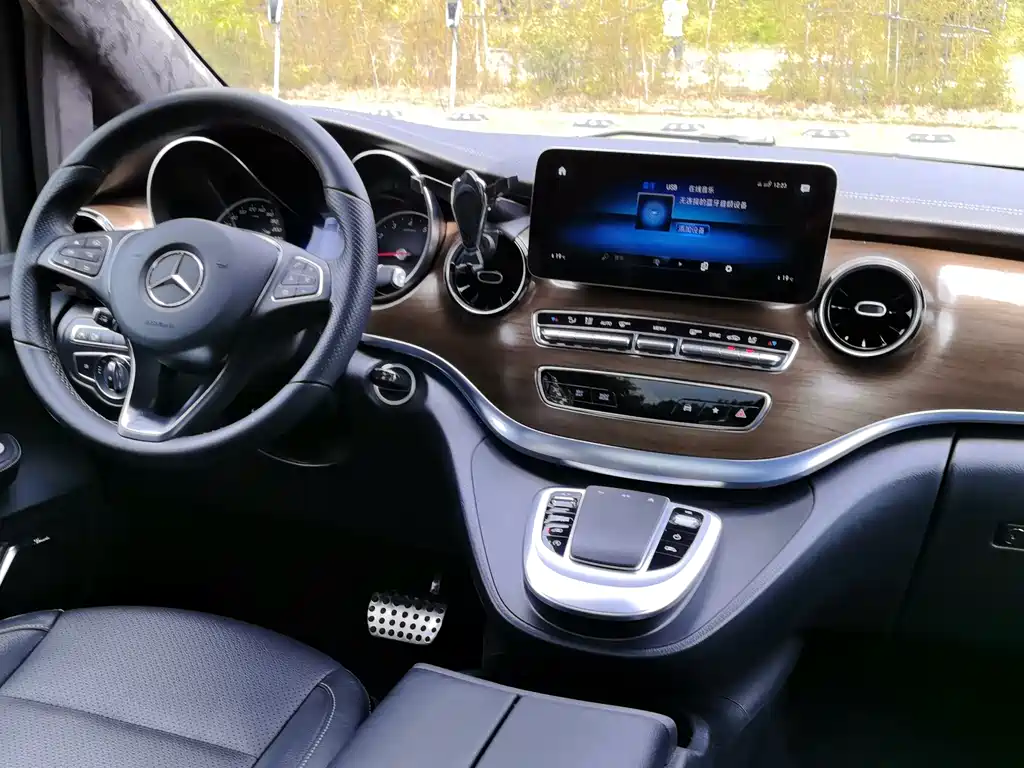 Mercedes-Benz V-Class 2021 — фото 17