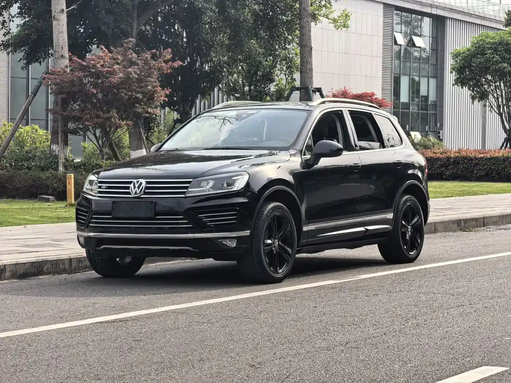 Volkswagen Touareg 2017 — фото 1