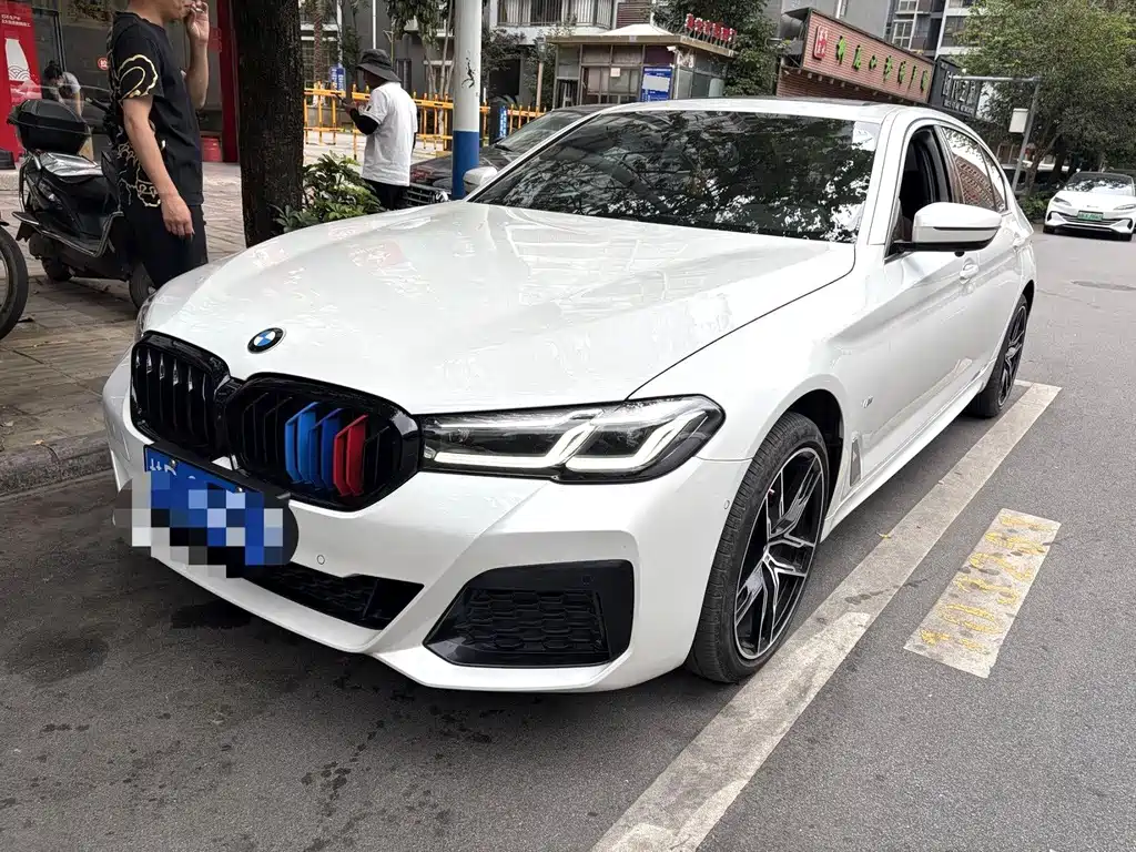BMW 5 Series 2022 — фото 1