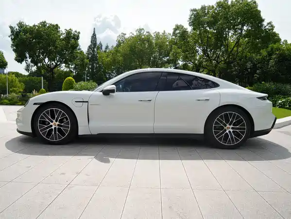 Porsche Taycan 2025
