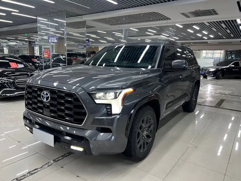Toyota Sequoia 2023 — фото 1