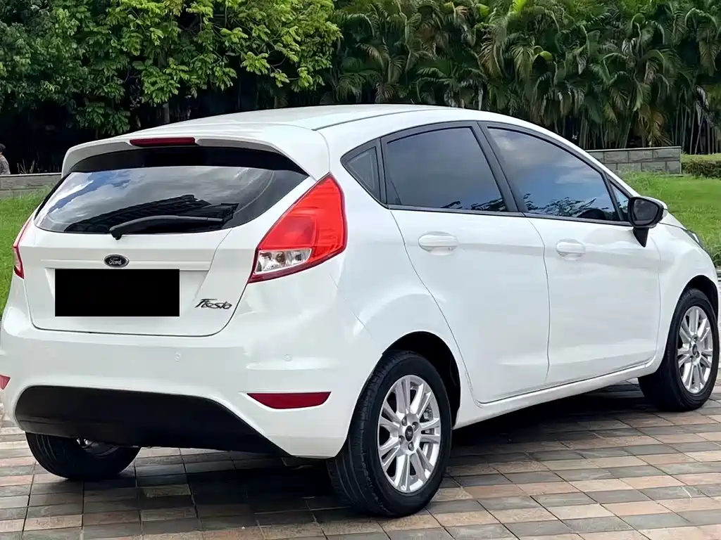 Ford Fiesta 2013 — фото 7