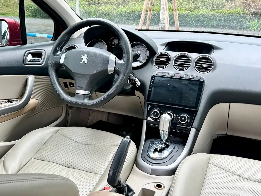 Peugeot 408 2013 — фото 19