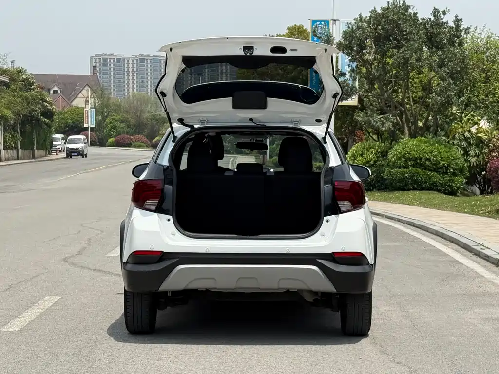 Toyota Yaris L 2023 — фото 13