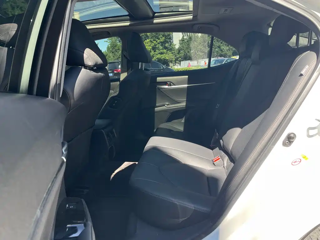 Toyota Camry 2018 — фото 13