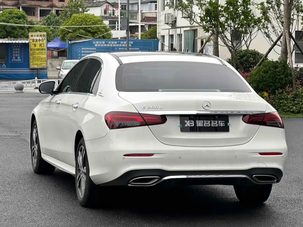Mercedes-Benz E-Class 2023 — фото 9