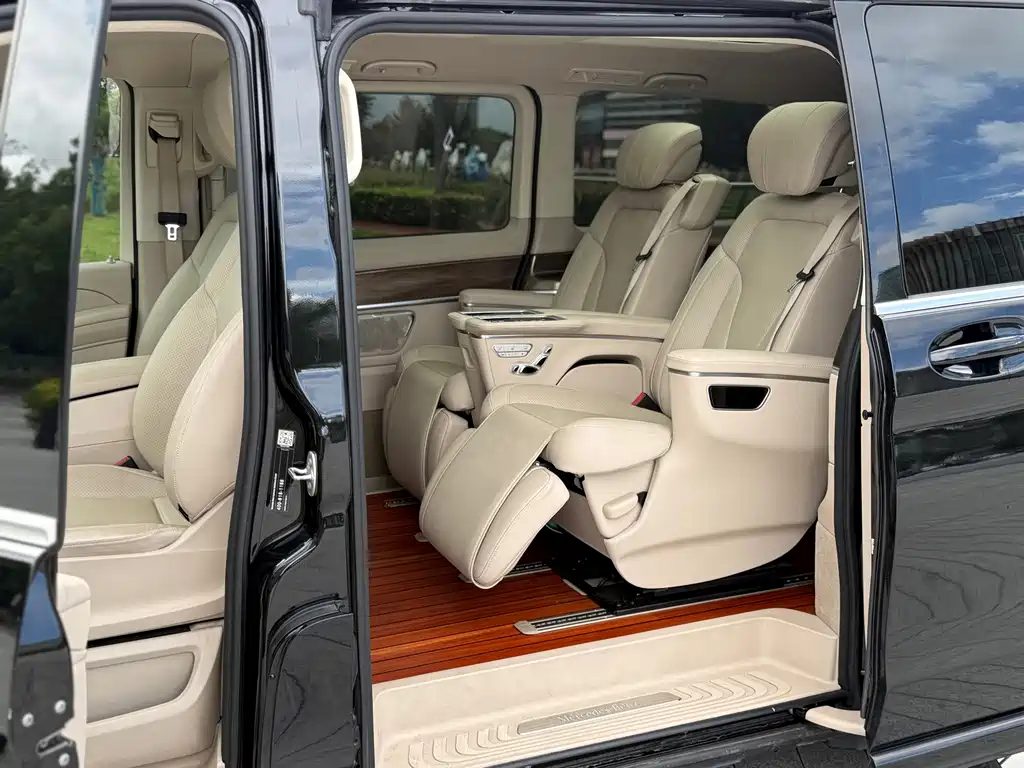 Mercedes-Benz V-Class 2022 — фото 20