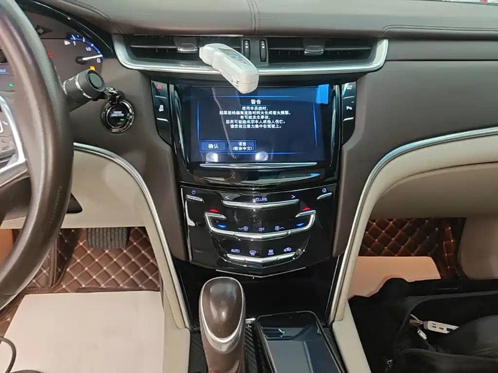 Cadillac XTS 2017 — фото 13