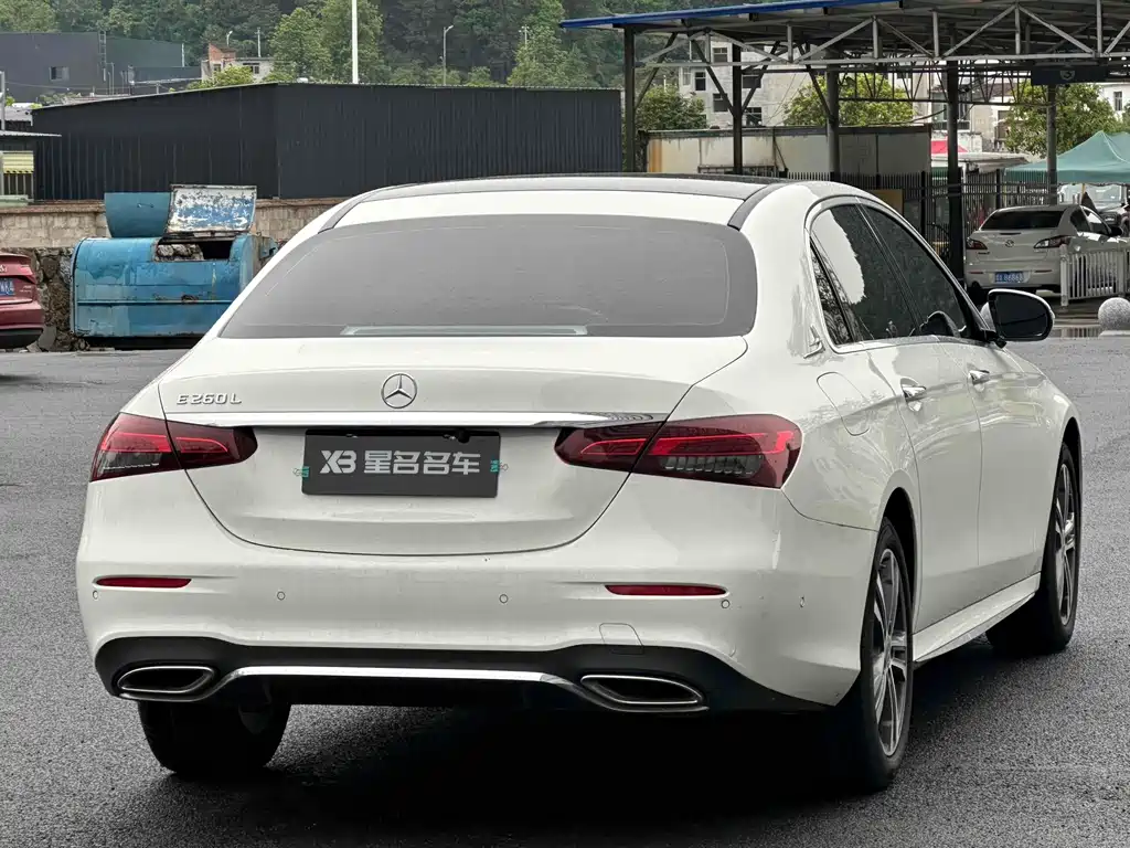 Mercedes-Benz E-Class 2023 — фото 8