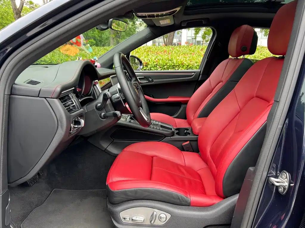 Porsche Macan 2020 — фото 10