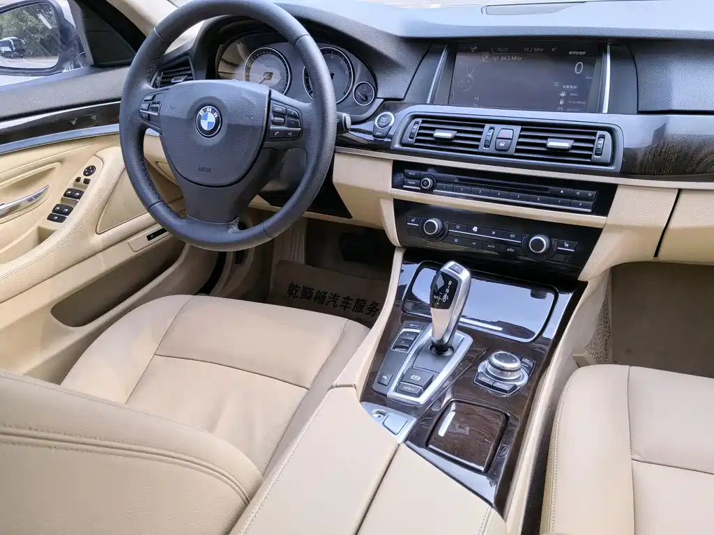BMW 5 Series 2015 — фото 18