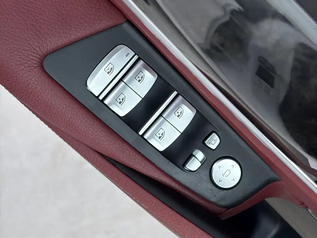 BMW 5 Series 2020 — фото 9