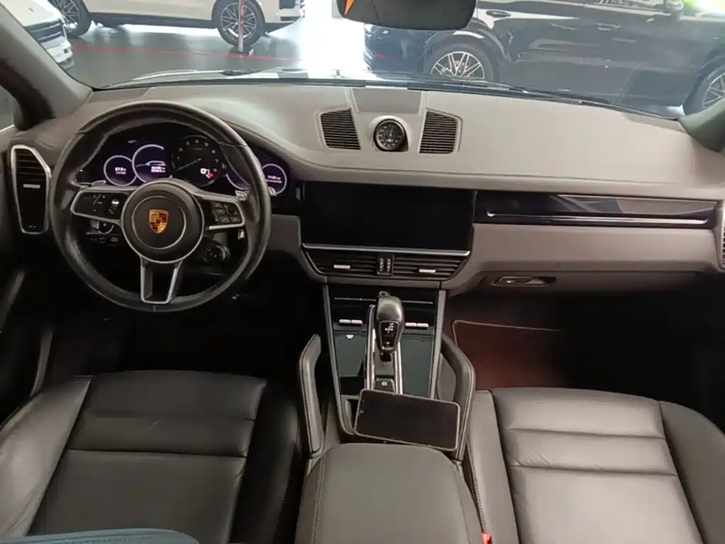 Porsche Cayenne Hybrid 2021 — фото 16