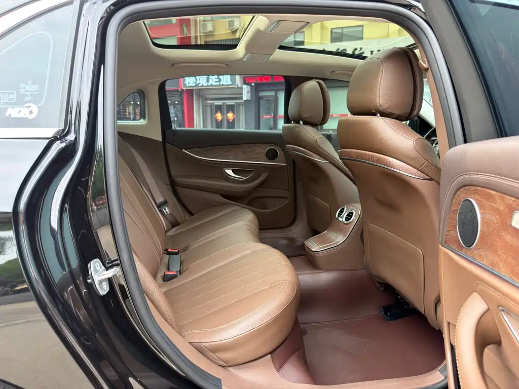 Mercedes-Benz E-Class 2022 — фото 12