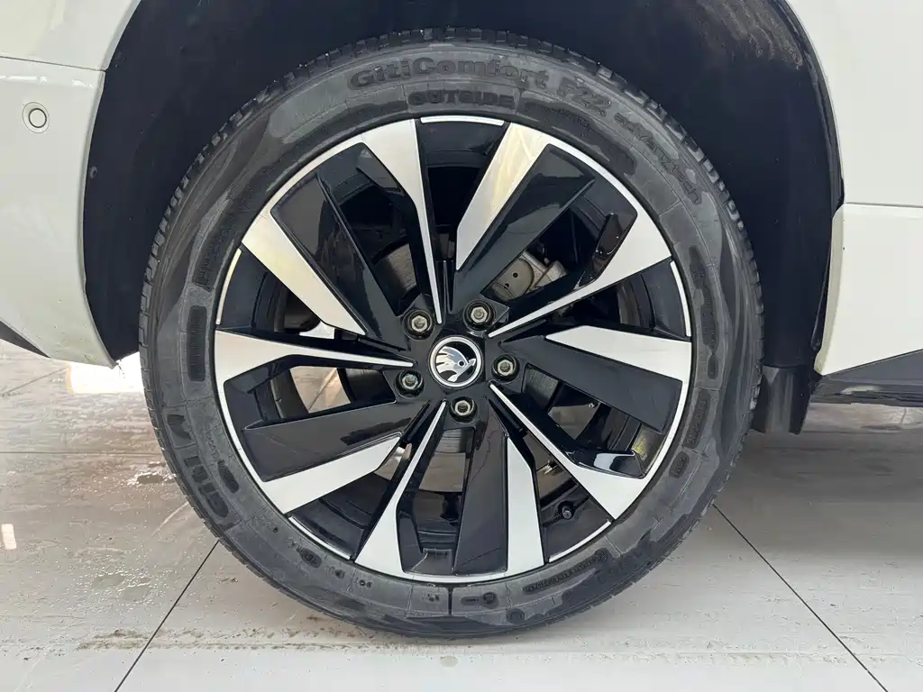 Skoda Karoq 2023 — фото 8