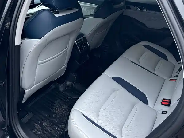 Geely Xingrui 2021