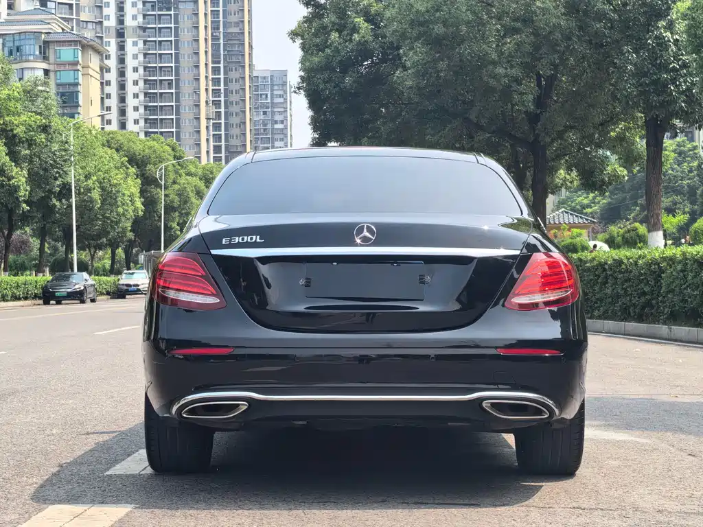 Mercedes-Benz E-Class 2019 — фото 16