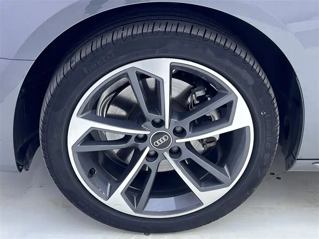Audi A4L 2023 — фото 11